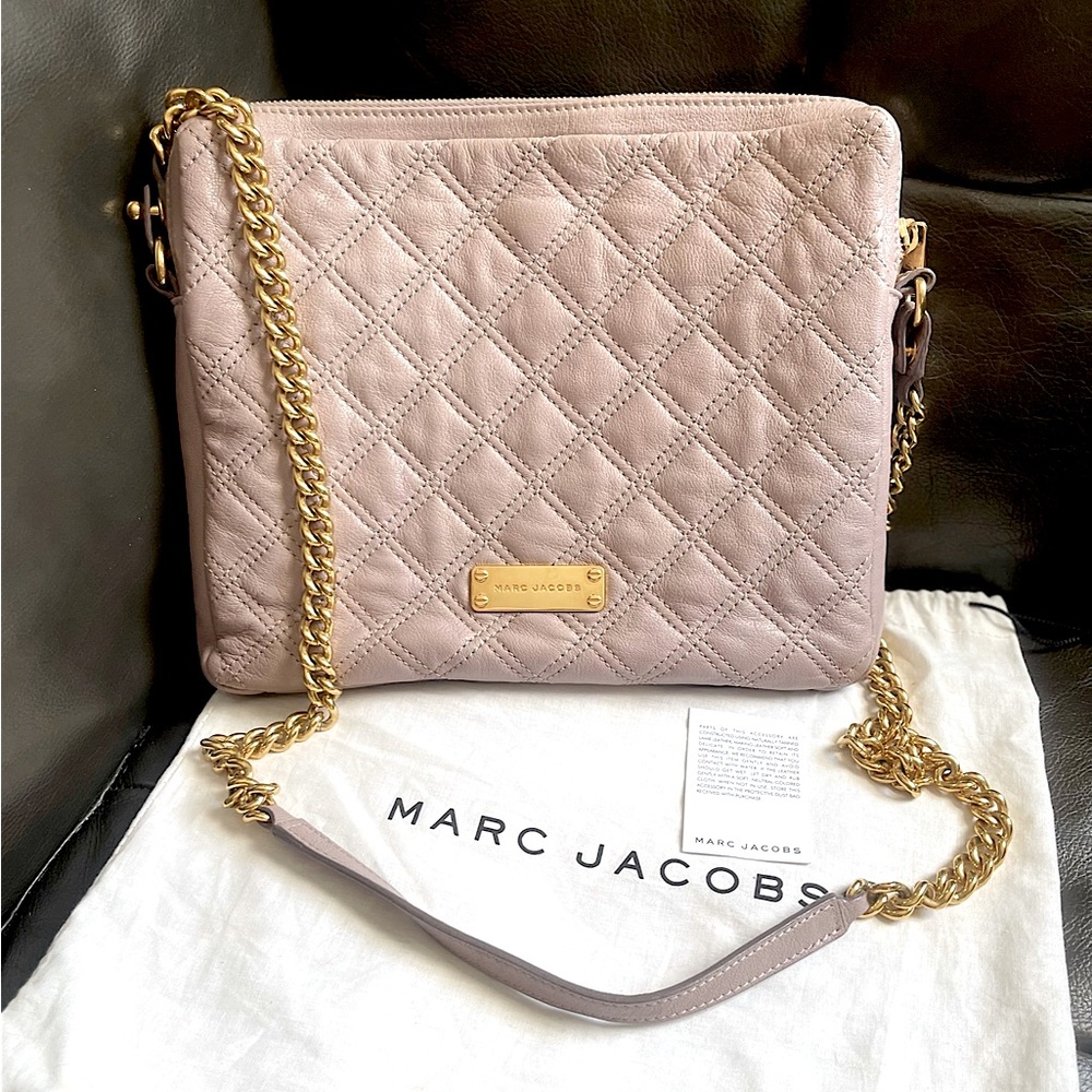 💯AUTH NEW MARC JACOBS STAM SHOULDER BAG QUILTED LEATHER GOLD CHAIN IPAD CASE